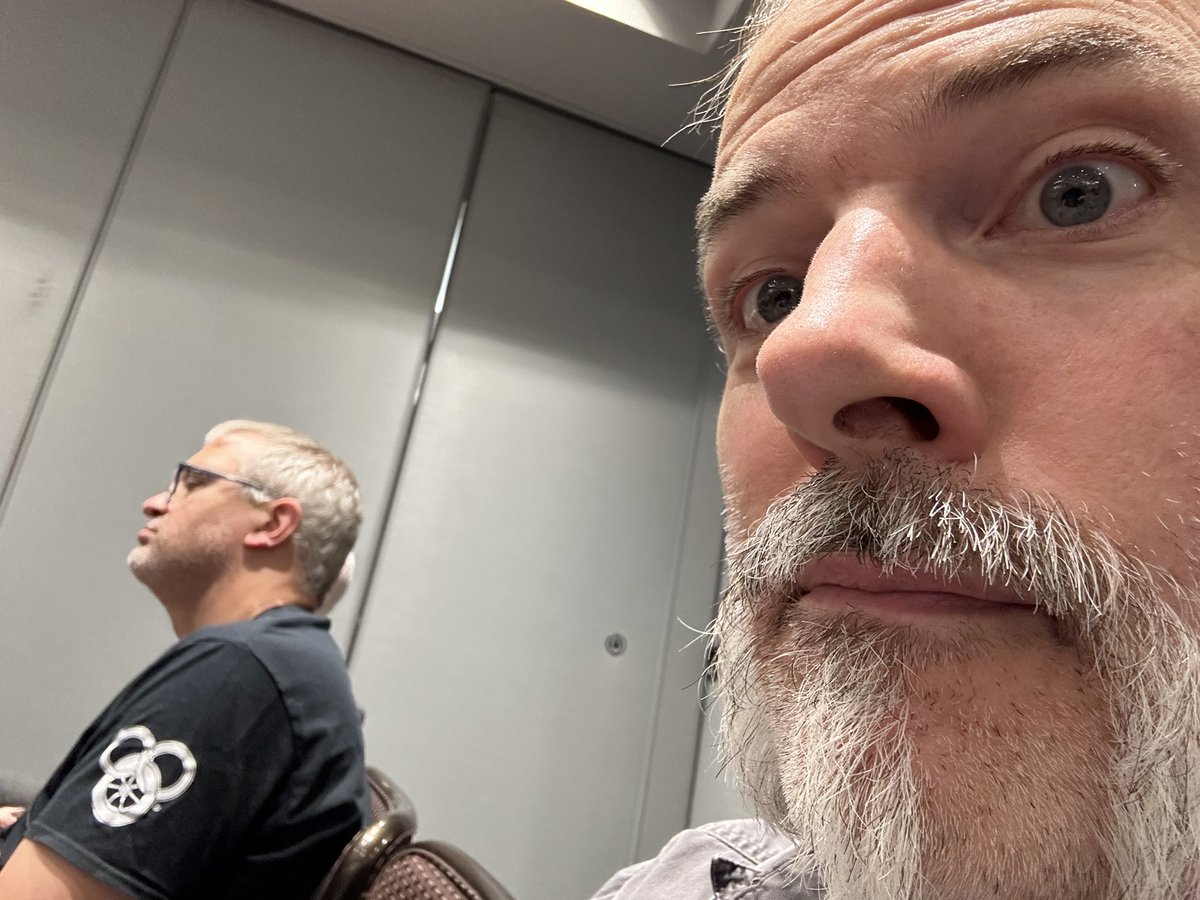 HahnRod's tweet photo. #JordanCon2023 โฆ looking for opportunities to photobombโฆ and deciding I may have to read #OriginsOfTheWheelOfTime https://t.co/Dm0lGbjrt0
