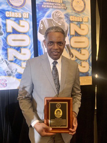 PaladinFootball's tweet photo. The definition of CLASS‼️

Congratulations to Stanford Jennings on being inducted into the @SCFootballHOF 🏈 https://t.co/qEQfwhGenI