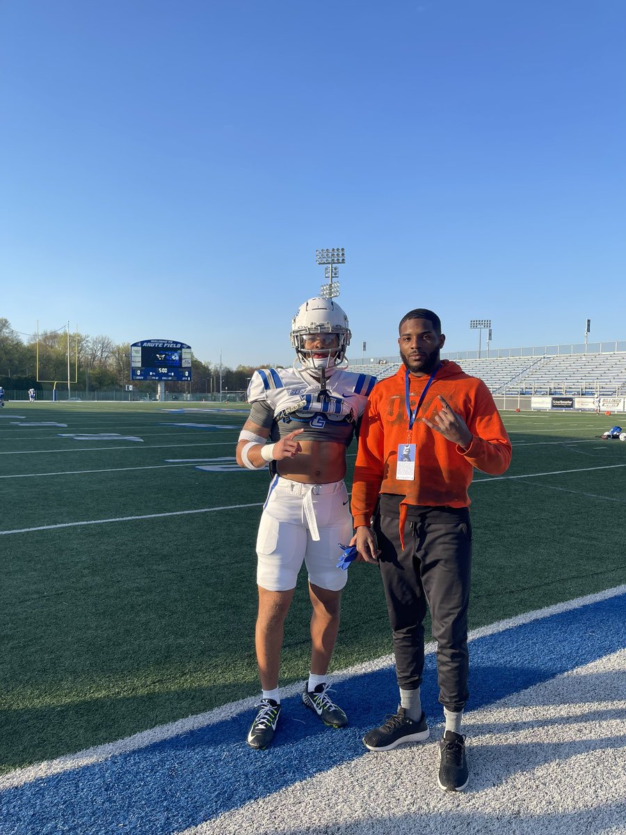 Presidenial6ix's tweet photo. Enjoyed my time at Central Connecticut State University, grateful to see my brothers from back home,balling and handling business. @coachrankin_ @CCSUfootball @realAnthonyWynn @DanToatley @Deon_Mclean3 #ForksUp 🔱🔵⚪️ #jucoproduct #TrentonNJBreed #SummerGrad23 #PMA4L #DoIt5Shawn https://t.co/zcMtuThbGq