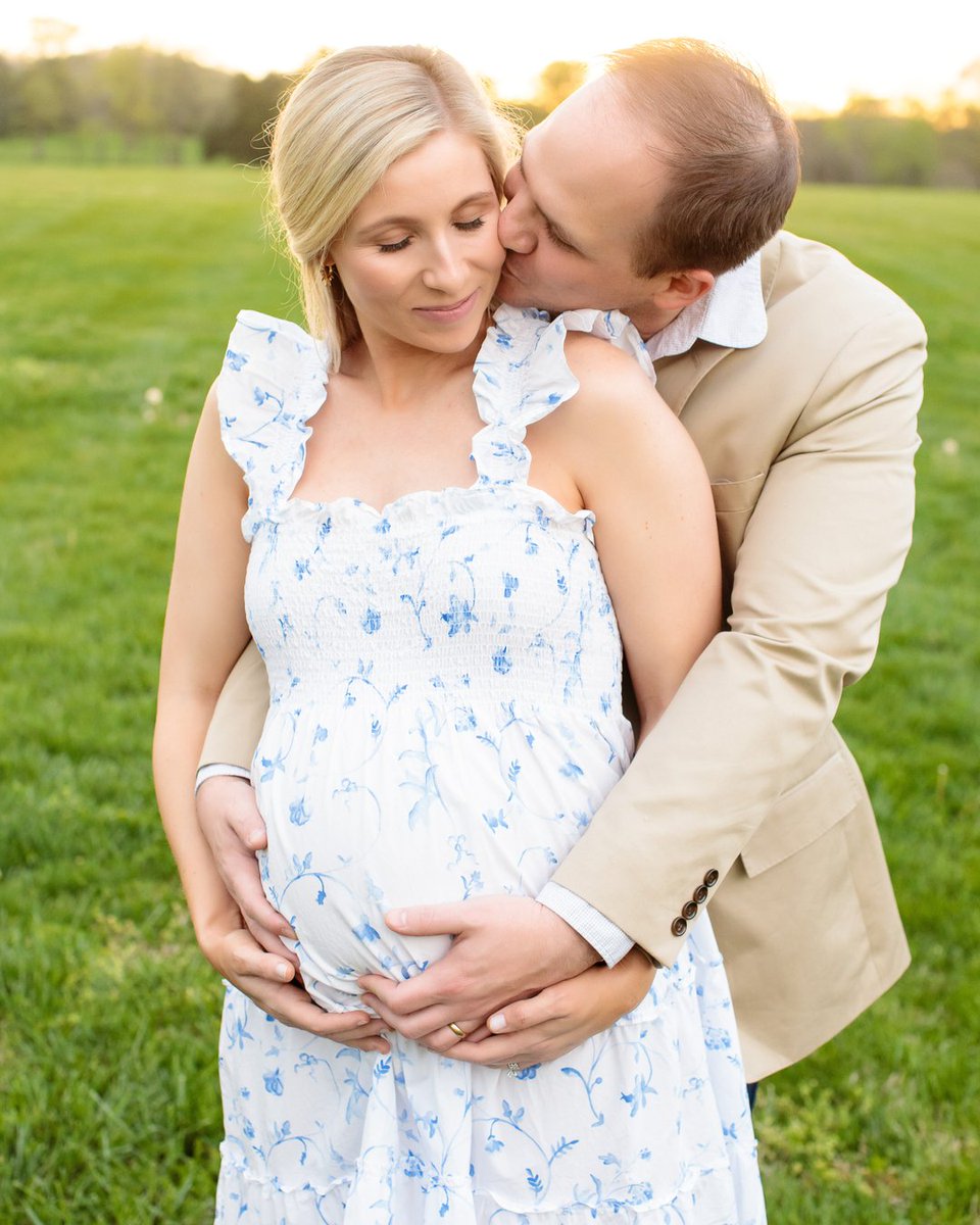 When I first started photographing maternity sessions I was surprised how much I liked them. Then I begrudgingly had some of my own maternity photos taken by @Sarasidwellphotography and I fully comprehended the beauty in them. Here's an image from Maggie session at Carton Plantat