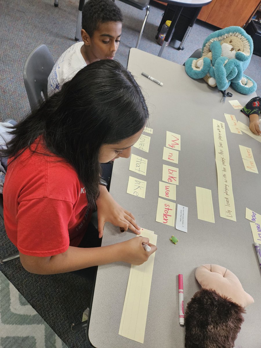 _Mrs_Ochoa_'s tweet photo. Reviewing how to combine sentences in a clear and effective way! #StudentSuccess #studentengagement #handsonpractice #practicepractice #combiningsentences #sentencetypes #STAAR2023 #wecandoit #BelieveMe #postmapuma #goaldigger #4thgrade #partnership https://t.co/5O3gfGwKKW