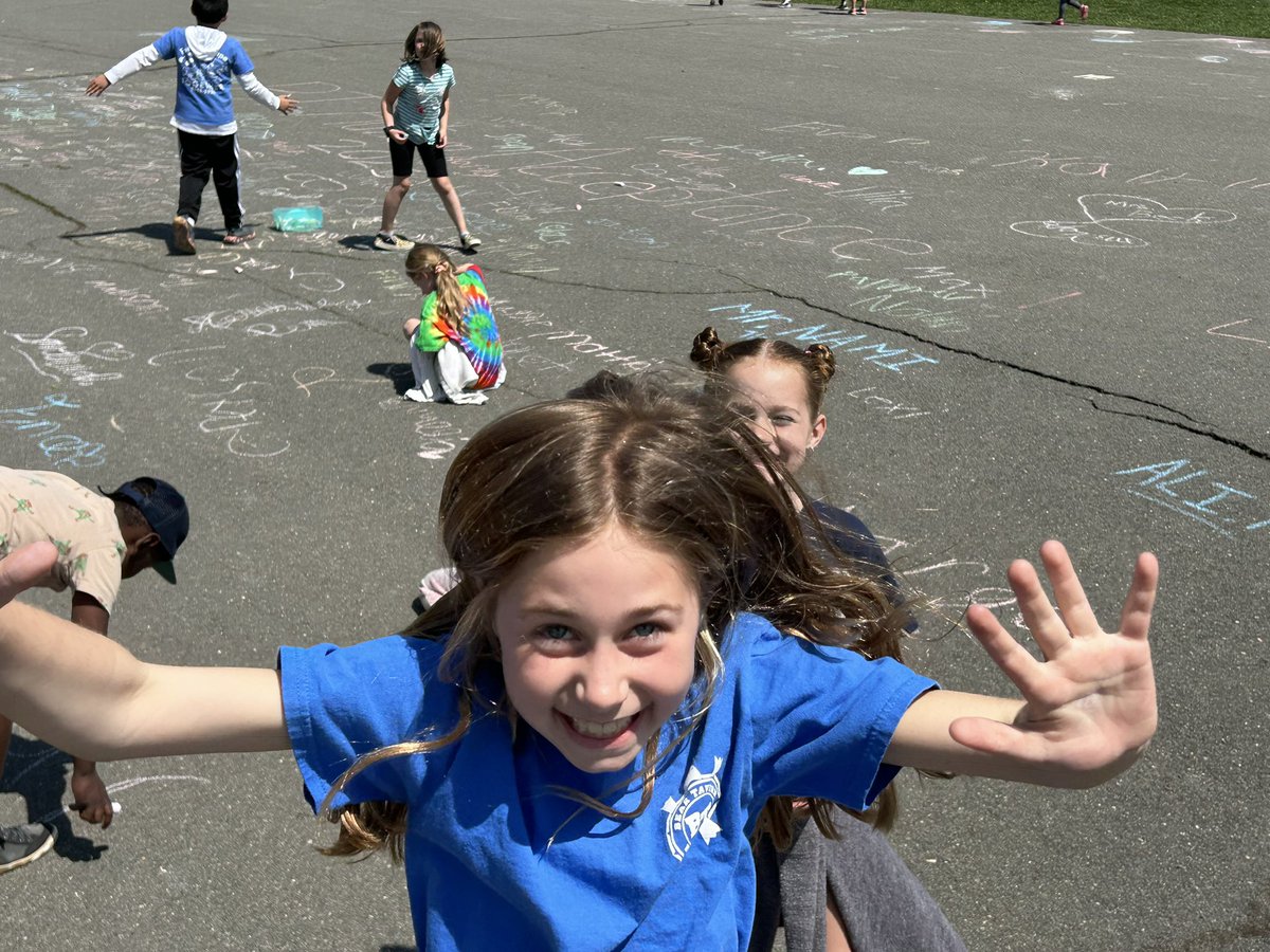 TheTrueMrL's tweet photo. 4D ended Spirit Week with an exploration of the sensory walk at BT for #AutismAcceptance. Thank you @Ms_S_BT @Mr_Carlani @MrsBauer_BT and everyone else for giving them the experience! #beartavernpride 
@SM_TeachBT @LaRoccaBT3 https://t.co/vgZ4l056SS
