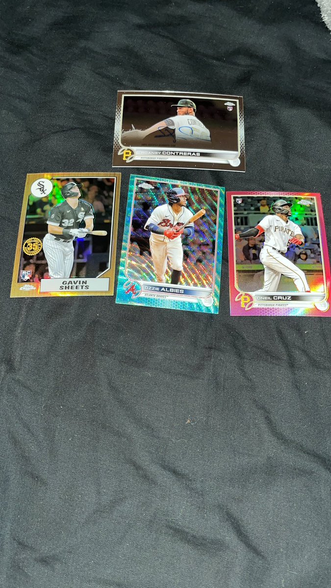 FlynnVCards's tweet photo. A lonely topps chrome blaster found at work…

Not bad 🤷‍♂️ #TheHobby https://t.co/fuAKWTCHys