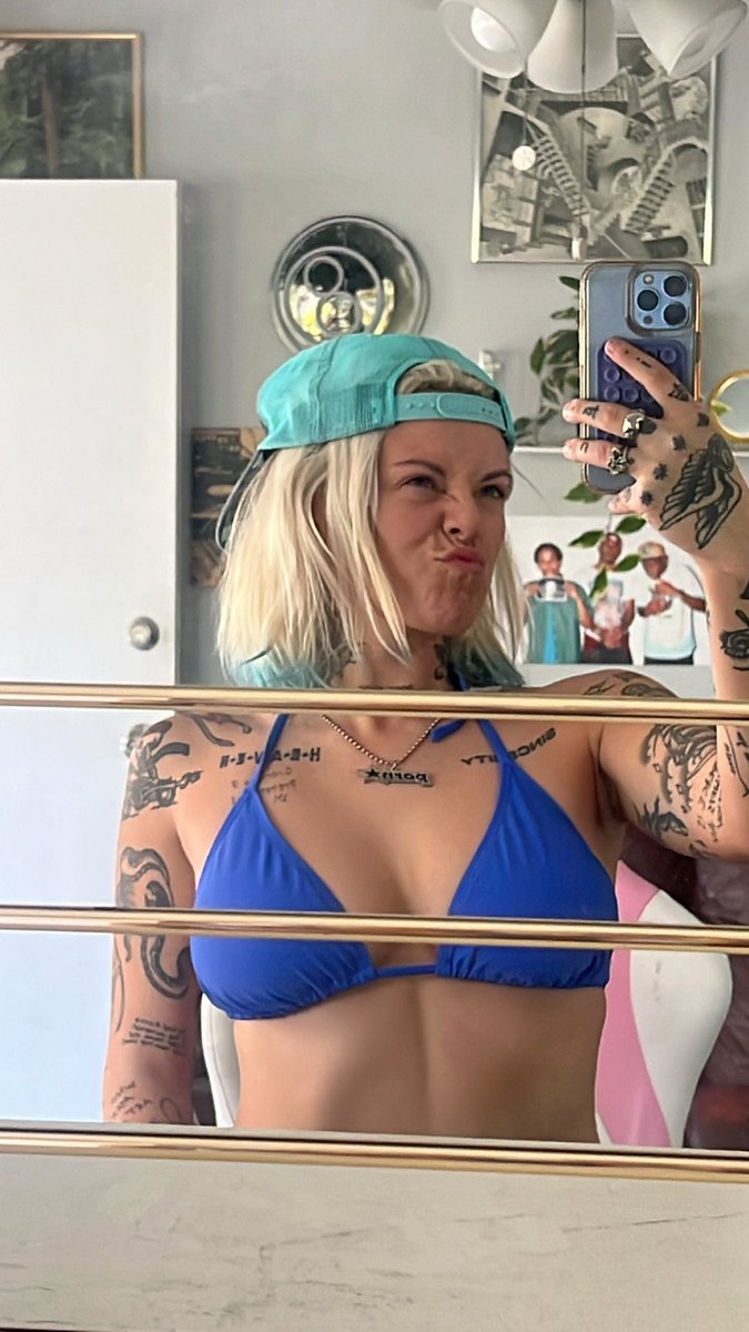 LaurenSanderson's tweet photo. hope y’all have enjoyed these emotional songs but next week we’re entering banger land https://t.co/kLRVu7UhWj