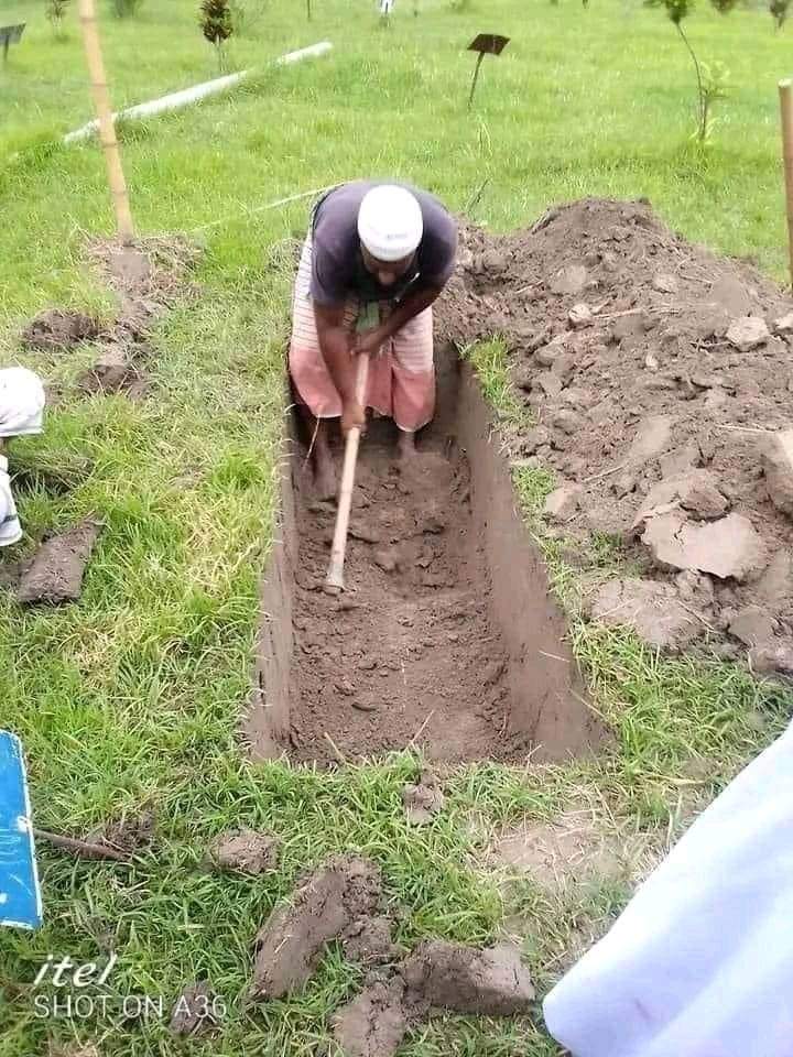 RiponAj's tweet photo. ঈদের আনন্দে আত্মহারা দুনিয়াবাসী"..!
অন্যদিকে রমজানের বিদায়ে কান্নাই কবরবাসী"😭😭 "হে আল্লাহ আপনি সকল কবরবাসীকে জান্নাত দান করুন,আমিন।🤲😭😭 https://t.co/y4xwqhvzHB