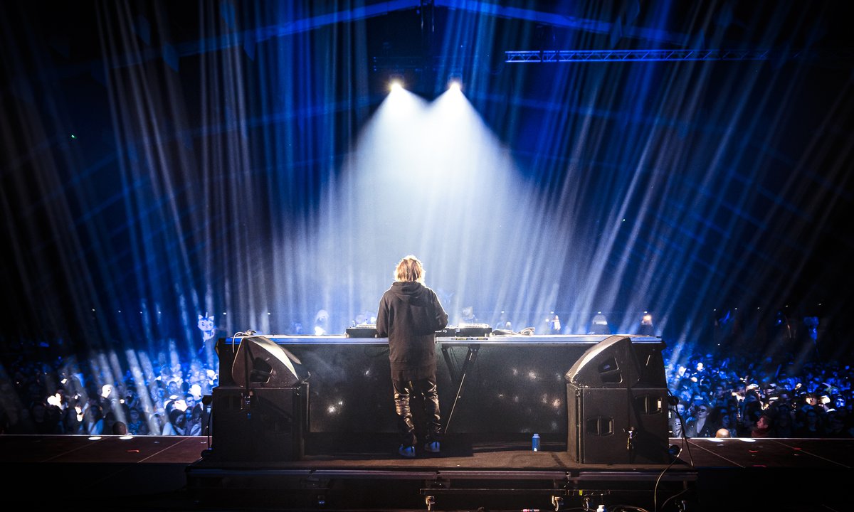 PrintempsDB's tweet photo. Monsieur @bobsinclar transforme le W en immense dancefloor pour terminer cette journée en beauté 🕺 #PDB23
📸 Antoine Monegier du Sorbier https://t.co/owHFNybo5L