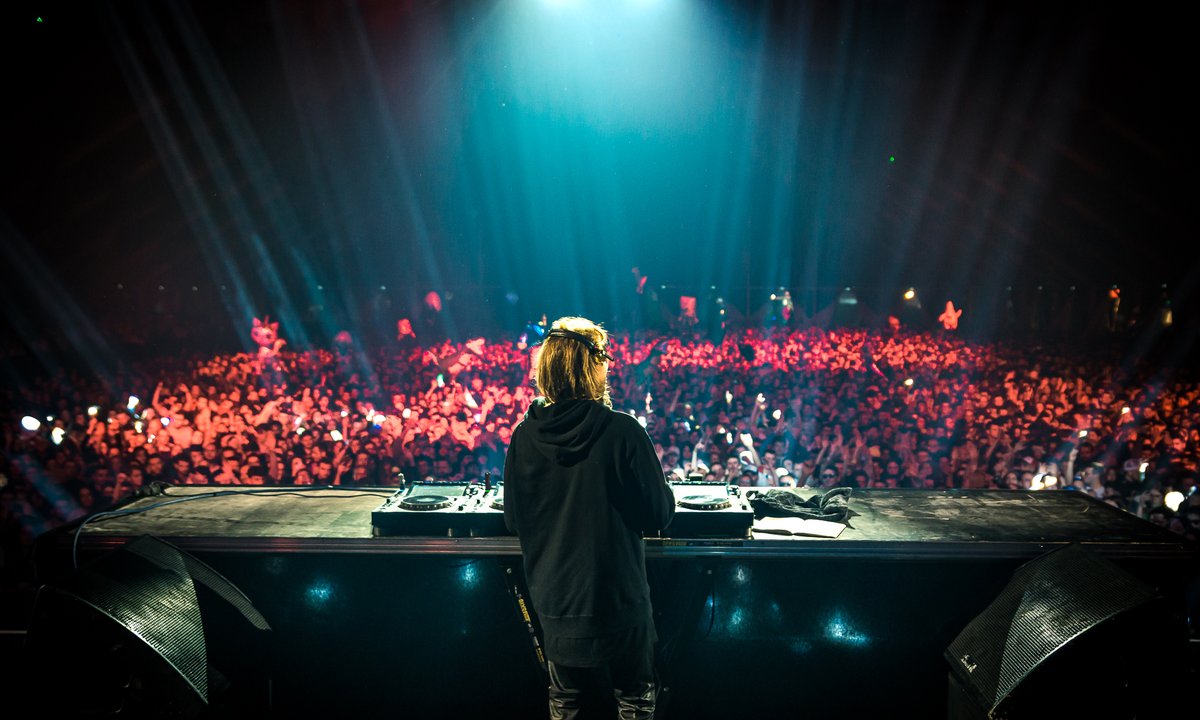PrintempsDB's tweet photo. Monsieur @bobsinclar transforme le W en immense dancefloor pour terminer cette journée en beauté 🕺 #PDB23
📸 Antoine Monegier du Sorbier https://t.co/owHFNybo5L