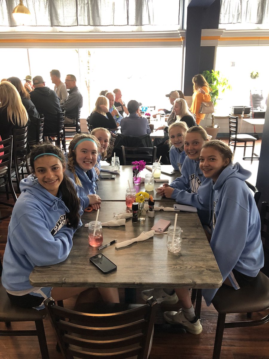 ABMetro21's tweet image. Tough loss to start the tourney, but back stronger tomorrow. Compete, build relationships, then back to the gym to supporting their girls.  Let’s go MI Mystics NE2K Mattos! @MattosElysia @mimysticsmedia @MImystics @TCH_GBB @CoachJOcampo #TheClash #HamiltonOH