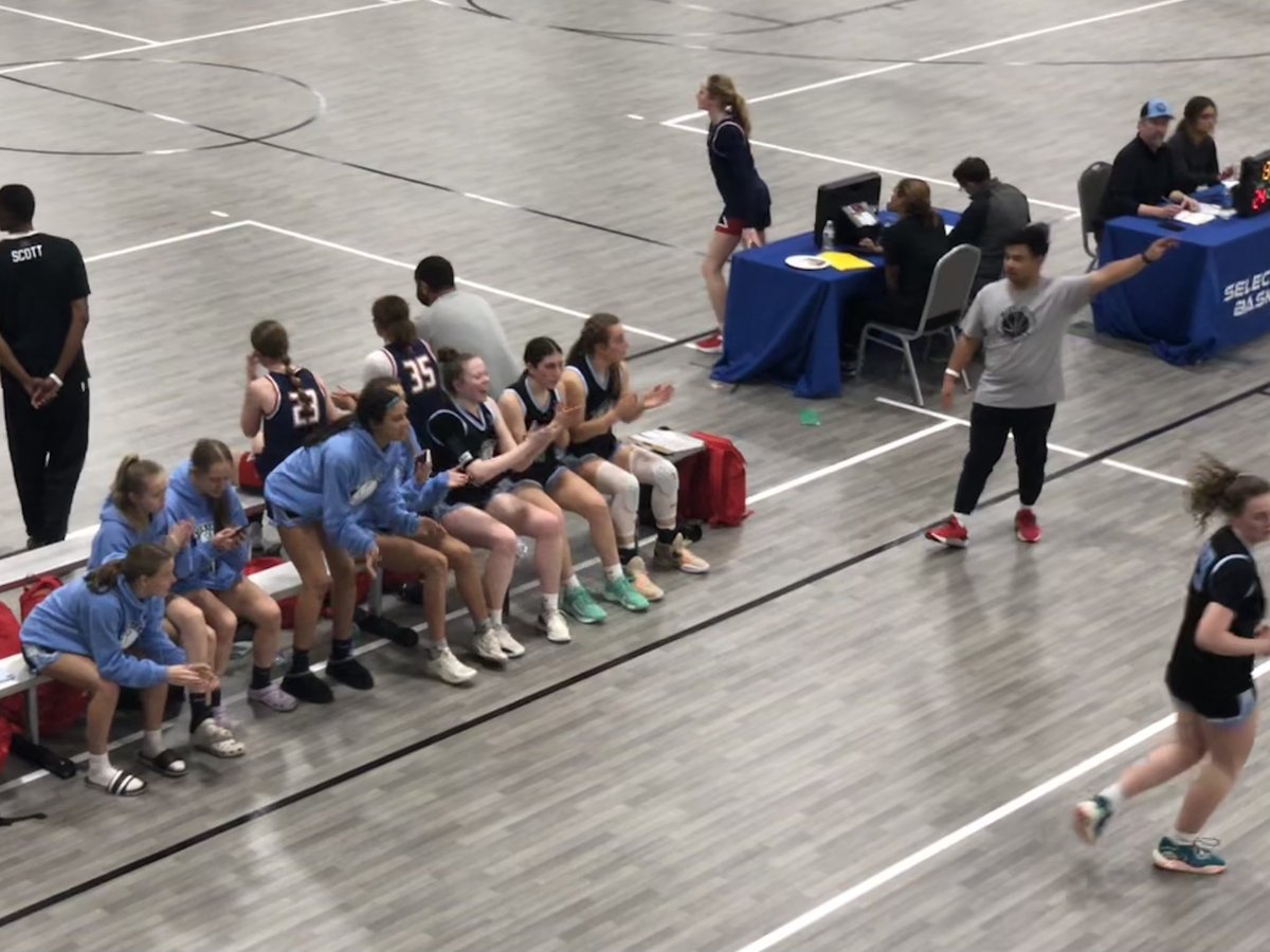ABMetro21's tweet image. Tough loss to start the tourney, but back stronger tomorrow. Compete, build relationships, then back to the gym to supporting their girls.  Let’s go MI Mystics NE2K Mattos! @MattosElysia @mimysticsmedia @MImystics @TCH_GBB @CoachJOcampo #TheClash #HamiltonOH