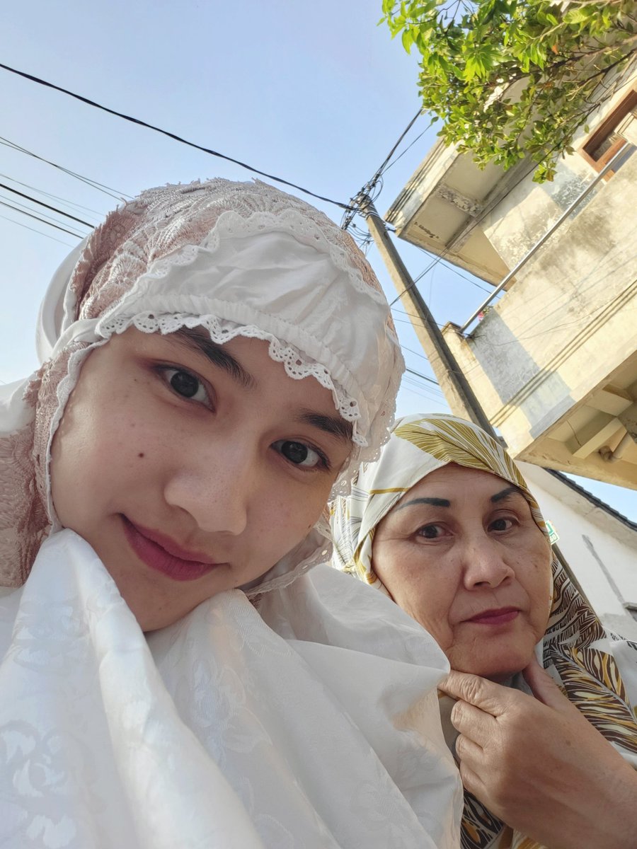 Happy Eid Mubarak, my dear online friends <333