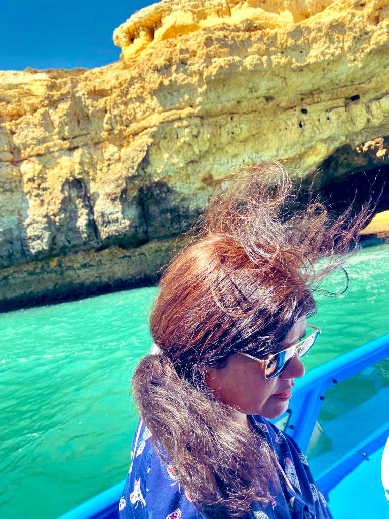 MeenuTiwari's tweet photo. On a day when many lost the precious #BlueTick quote this to post you favourite #BluePic 💙 https://t.co/8YmHY3vvUZ