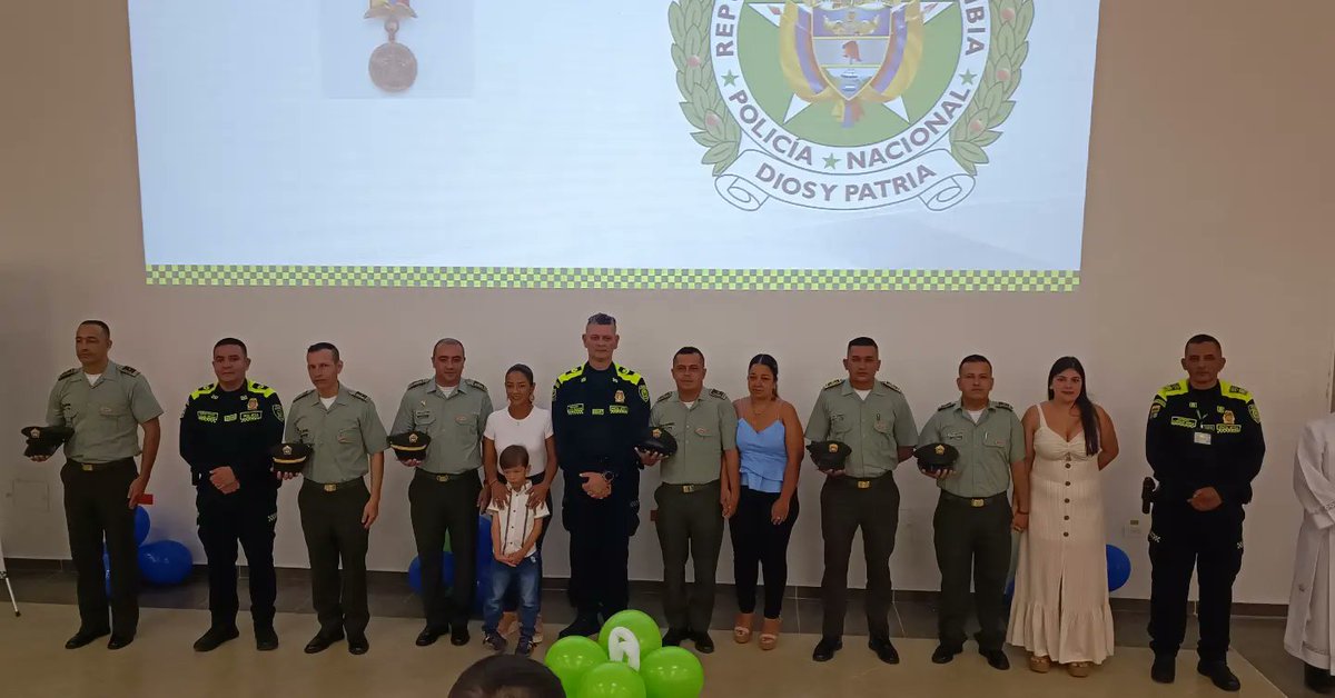 HuilaPolicia's tweet photo. Hoy en la Relación General del departamento de Policía Huila, exaltamos a los policías más destacados del mes de marzo en el servicio por la comunidad, también reconocimos a compañeros policías que ya están en su asignación de retiro. #DiosYPatria https://t.co/S3A7nMP7hX