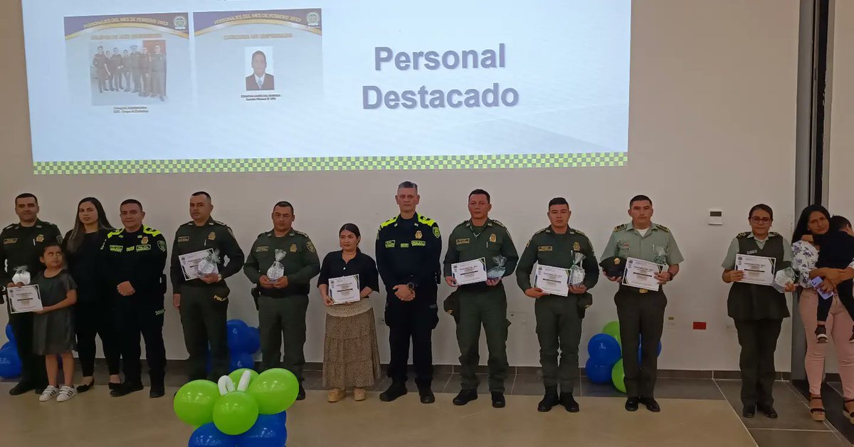HuilaPolicia's tweet photo. Hoy en la Relación General del departamento de Policía Huila, exaltamos a los policías más destacados del mes de marzo en el servicio por la comunidad, también reconocimos a compañeros policías que ya están en su asignación de retiro. #DiosYPatria https://t.co/S3A7nMP7hX