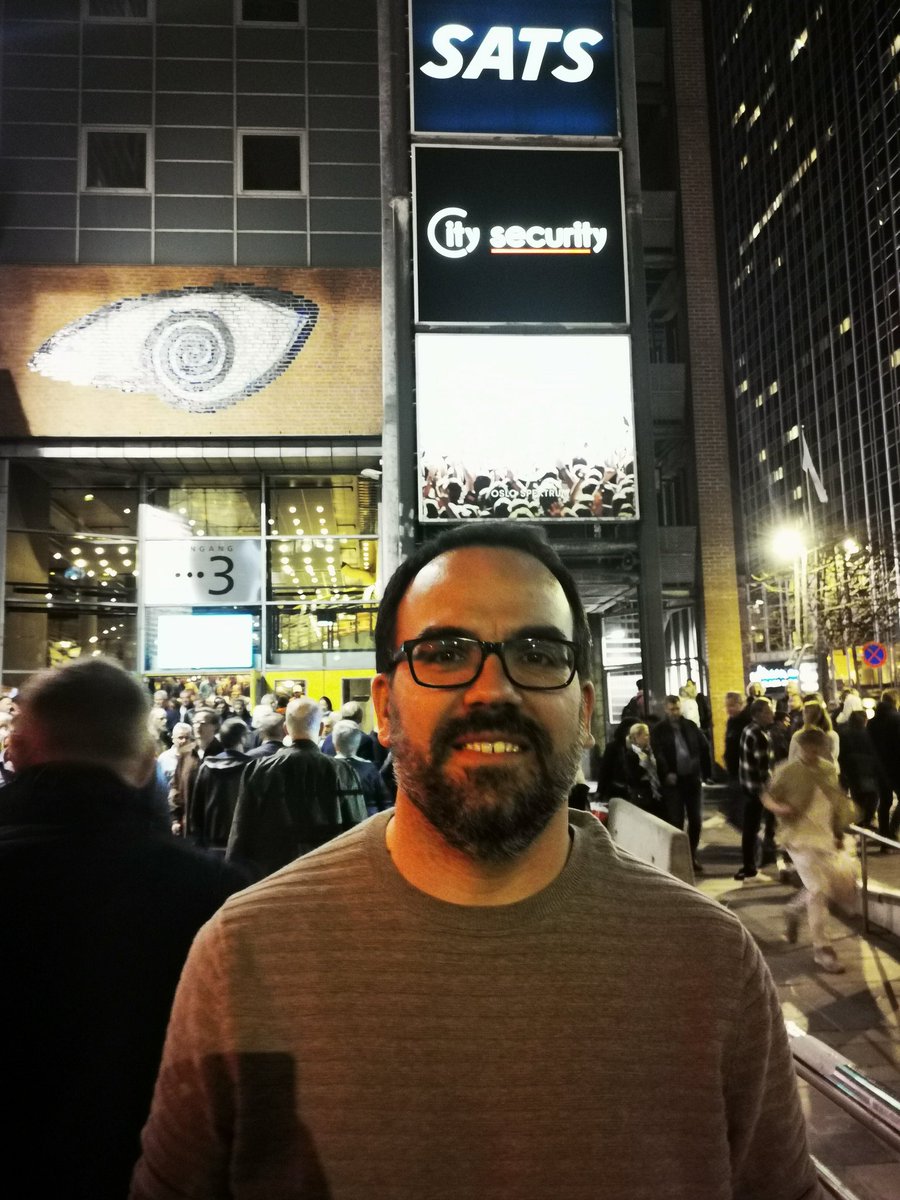 2016RVKMR's tweet photo. After years of (unsuccesfully) waiting for @JBONAMASSA to come to Madrid, I realized that I had to go to him. Today was the day I witnessed one of the greatest musical experiences of my life at @oslospektrum. Hope you might consider coming back to Spain someday 😉 https://t.co/UAIJmWFUCu