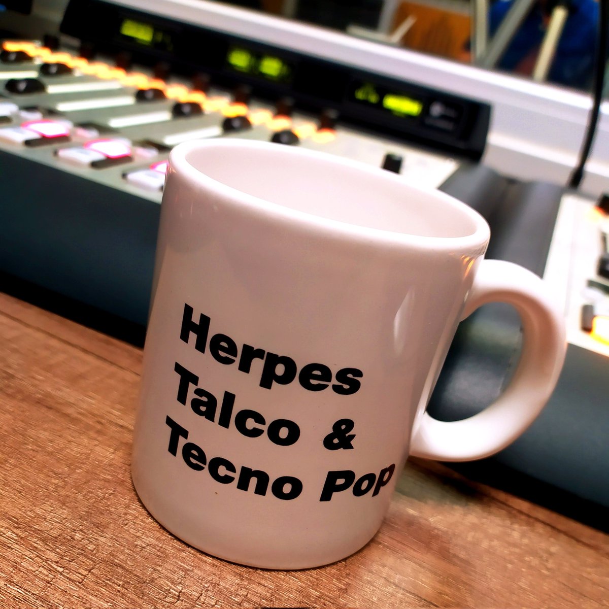 Un podcast único

👉🎧 spoti.fi/3mXFtkf

#lapollarecords #punk
#rockradicalvasco #podcast