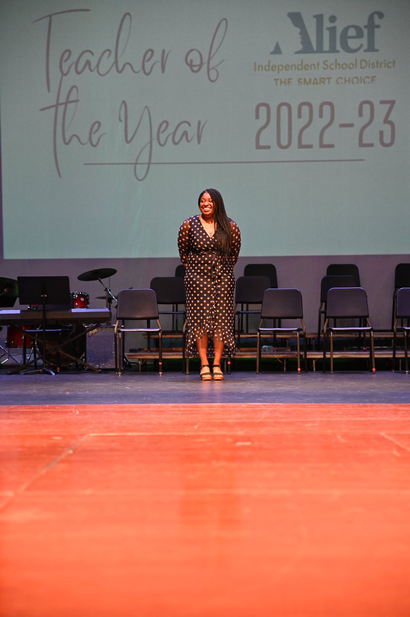 budewigbulldogs's tweet photo. Celebrating the best! Congratulations, Ms. Gamble! We are so proud you get to represent Budewig for 22-23 Teacher of the Year! #AliefProud https://t.co/u4YRxn47rg