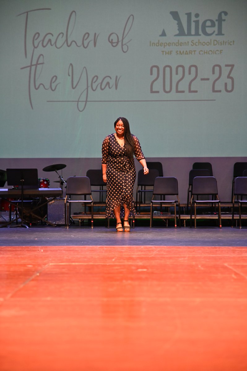 budewigbulldogs's tweet photo. Celebrating the best! Congratulations, Ms. Gamble! We are so proud you get to represent Budewig for 22-23 Teacher of the Year! #AliefProud https://t.co/u4YRxn47rg