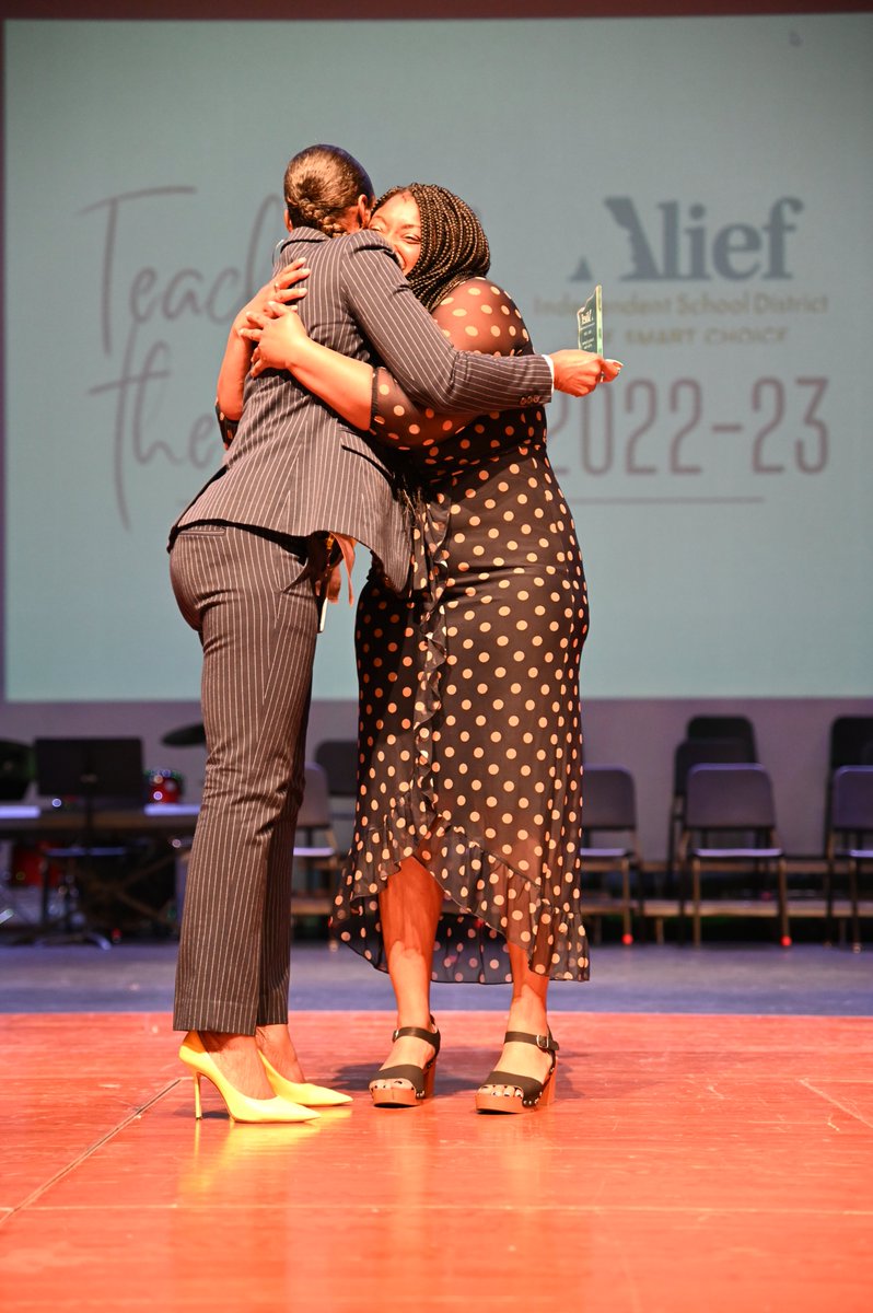 budewigbulldogs's tweet photo. Celebrating the best! Congratulations, Ms. Gamble! We are so proud you get to represent Budewig for 22-23 Teacher of the Year! #AliefProud https://t.co/u4YRxn47rg