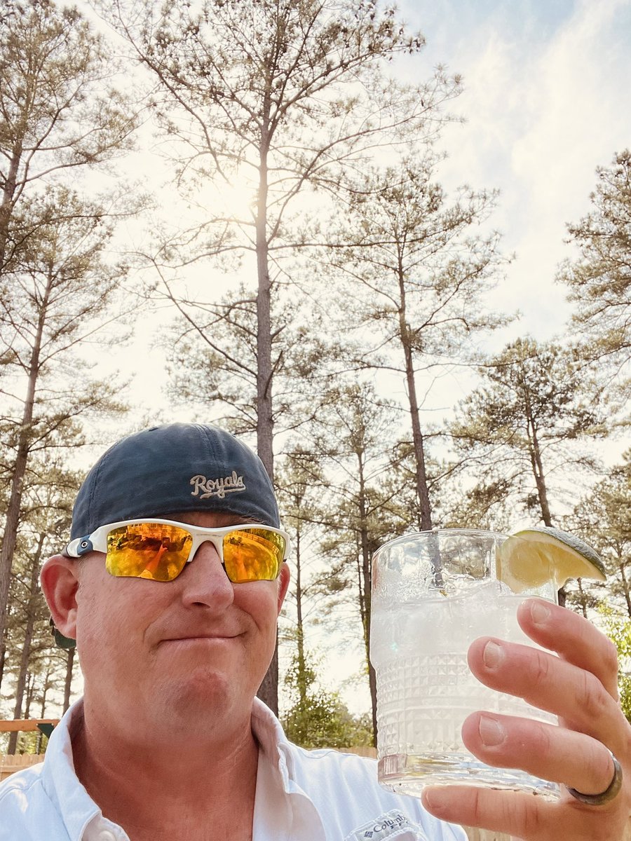 Carpg926's tweet photo. Mojito #8 .. got the grill going now.. perfect afternoon @JeffRatcliffe @SiriusXMFantasy #ratpack #ladiesnight #ipafriday https://t.co/WADcYyuv2E