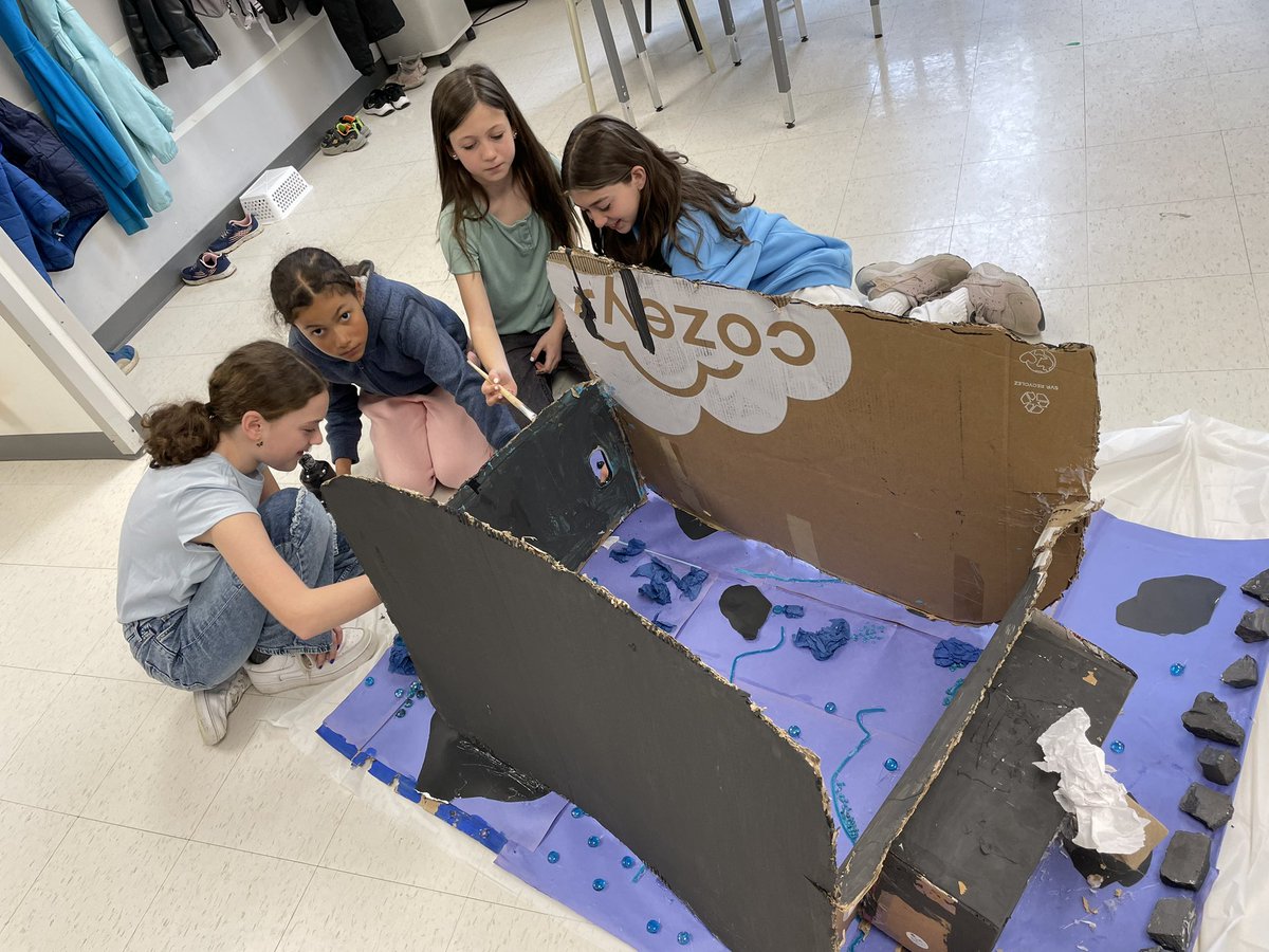 Mme_Hartmann's tweet photo. These students are definitely not afraid to think outside the box! 📦 #Art4Change @StGregoryOCSB @OttCatholicSB @ocsbArts @ocsbBonjour #ocsbDL https://t.co/BZmaII5vR2