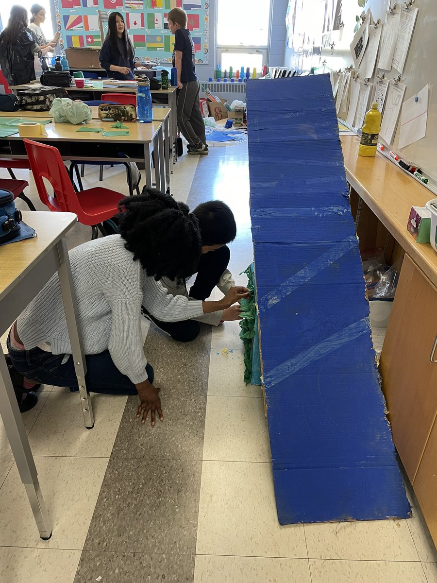 Mme_Hartmann's tweet photo. These students are definitely not afraid to think outside the box! 📦 #Art4Change @StGregoryOCSB @OttCatholicSB @ocsbArts @ocsbBonjour #ocsbDL https://t.co/BZmaII5vR2