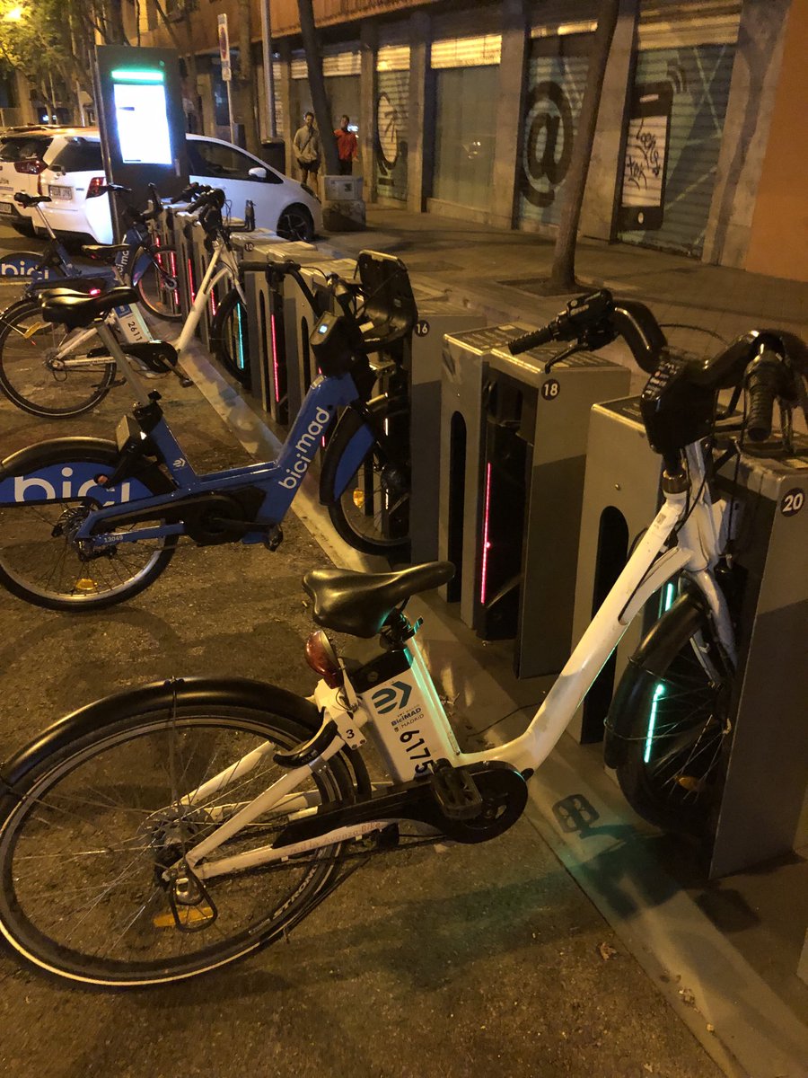 ⁦<a href="/bicimad/">bicimad</a>⁩, de nuevo sin poder utilizar el servicio. Ni tarjeta ni aplicación. ⁦<a href="/AlmeidaPP_/">José Luis Martínez-Almeida</a>⁩ tus planes electoralistas se han cargado la forma de moverse de muchas personas de Madrid. Votantes además