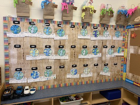 MsCasey13's tweet photo. This week we learned about Earth Day and how to sort things between reduce, reuse and recycle. #EarthDay #Kindergarten https://t.co/ZPiglGSJBL