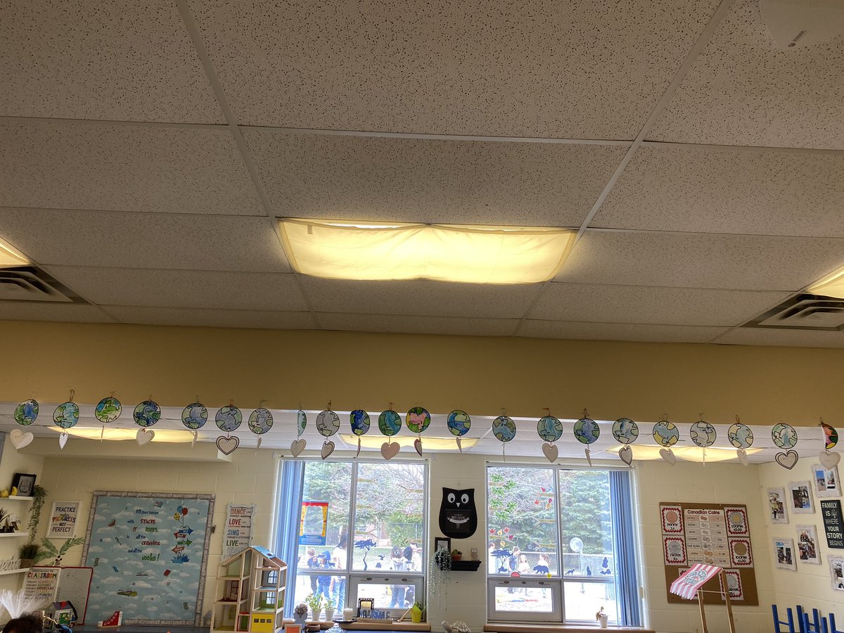 MsCasey13's tweet photo. This week we learned about Earth Day and how to sort things between reduce, reuse and recycle. #EarthDay #Kindergarten https://t.co/ZPiglGSJBL