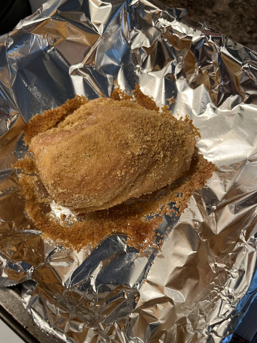 dawn_kimmy_nl's tweet photo. I made a shake n bake chicken breast, with cheese cauliflower and a sweet potato! #fridaysupper https://t.co/Xq4rrqqfIE