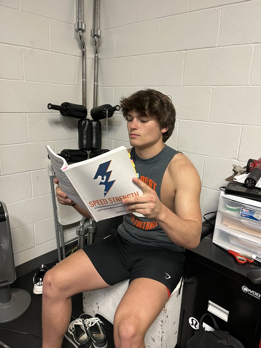 Nothing like a little speed education in between sets 🤣🤣🤣

<a href="/JustFlySports/">Joel Smith</a>