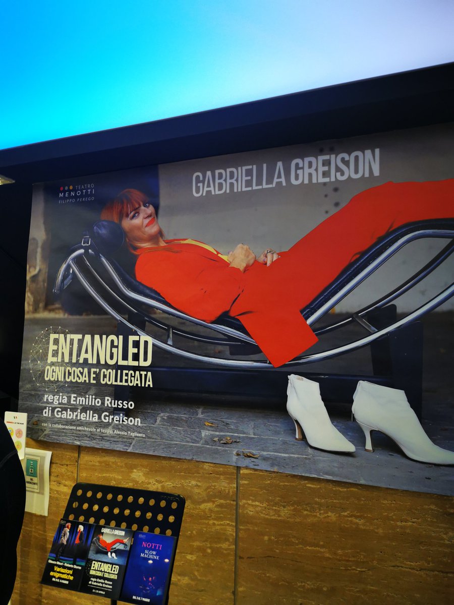 piegiuliano's tweet image. #entangled &quot;ogni cosa è collegata&quot;.  @GREISON_ANATOMY incanta  alla prima milanese del suo nuovo monologo tratto dall&apos;omonimo libro. #fisicaquantistica #teatromenotti #GabriellaGreison