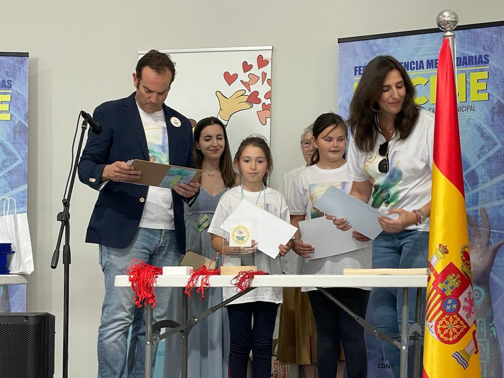 aytoloradelrio's tweet photo. ➡️ Imágenes de la entrega de premios de la I Feria de Ciencia Mercedarias #FECIME, que ha tenido lugar hoy viernes en la Caseta Municipal de #loradelrio. Ha contado con la presencia del alcalde @FranCarrasco, y los concejales @alba_oh7, @jmcontrerasd_ y #DavidOlivares. https://t.co/GKfWmgGepN