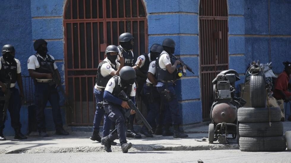TheNancyRoc's tweet photo. De nouvelles #violences perpétrées par les gangs armés en #Haïti ont fait au moins 20 morts mercredi 19 avril dans l'ouest du pays. Les faits se sont produits à #SourceMatelas, dans la localité de Cabaret, à une trentaine de kilomètres au nord de Port-au-Prince. https://t.co/jVSgt3Vnpl
