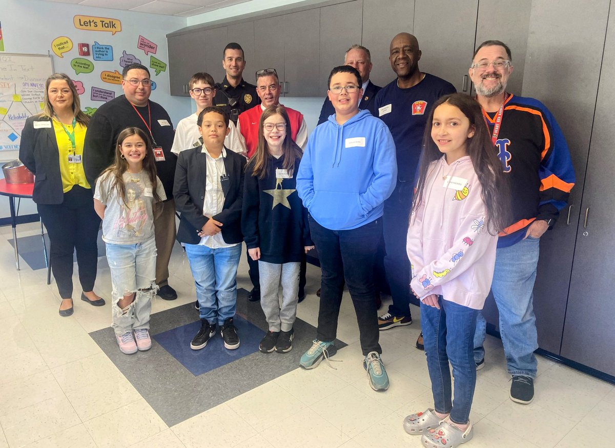 DMSscienceguy's tweet photo. Pictures from today’s Lt. Governors Computing Challenge. A panel of community leaders met with a group of DMS's brightest students to help the students come up with a “community challenge” to solve. #DMSontheRISE @DerbyCT @derbyfirect @GriffinHospital https://t.co/rbAD6dNnU7
