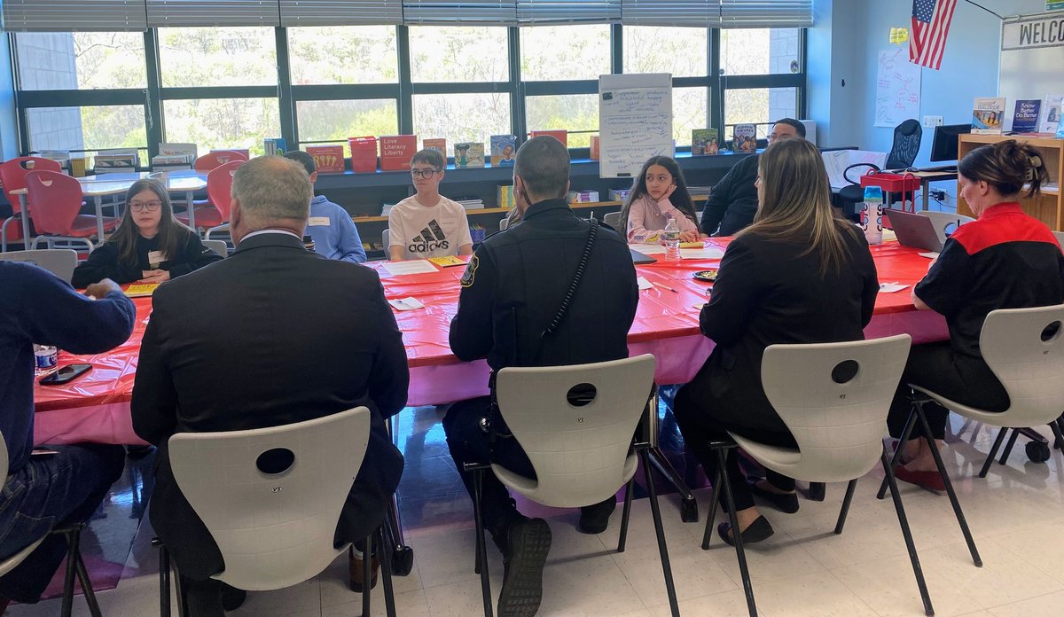 DMSscienceguy's tweet photo. Pictures from today’s Lt. Governors Computing Challenge. A panel of community leaders met with a group of DMS's brightest students to help the students come up with a “community challenge” to solve. #DMSontheRISE @DerbyCT @derbyfirect @GriffinHospital https://t.co/rbAD6dNnU7