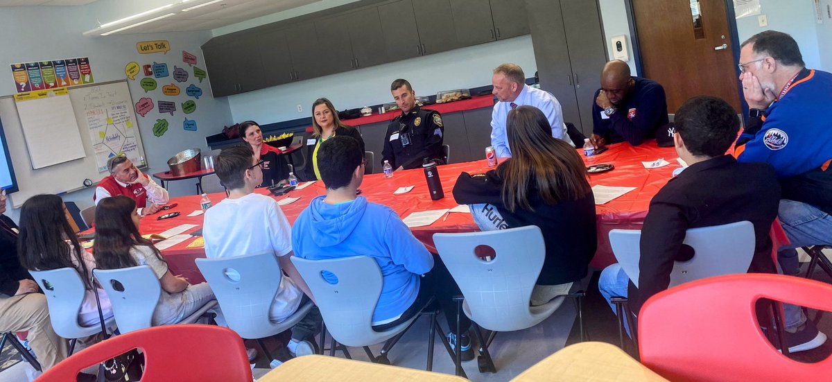 DMSscienceguy's tweet photo. Pictures from today’s Lt. Governors Computing Challenge. A panel of community leaders met with a group of DMS's brightest students to help the students come up with a “community challenge” to solve. #DMSontheRISE @DerbyCT @derbyfirect @GriffinHospital https://t.co/rbAD6dNnU7