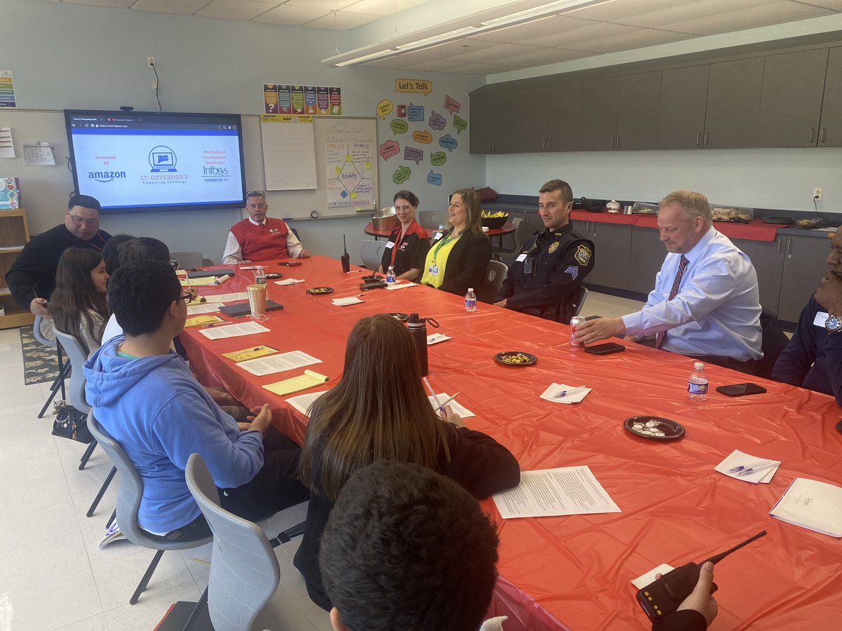 DMSscienceguy's tweet photo. Pictures from today’s Lt. Governors Computing Challenge. A panel of community leaders met with a group of DMS's brightest students to help the students come up with a “community challenge” to solve. #DMSontheRISE @DerbyCT @derbyfirect @GriffinHospital https://t.co/rbAD6dNnU7