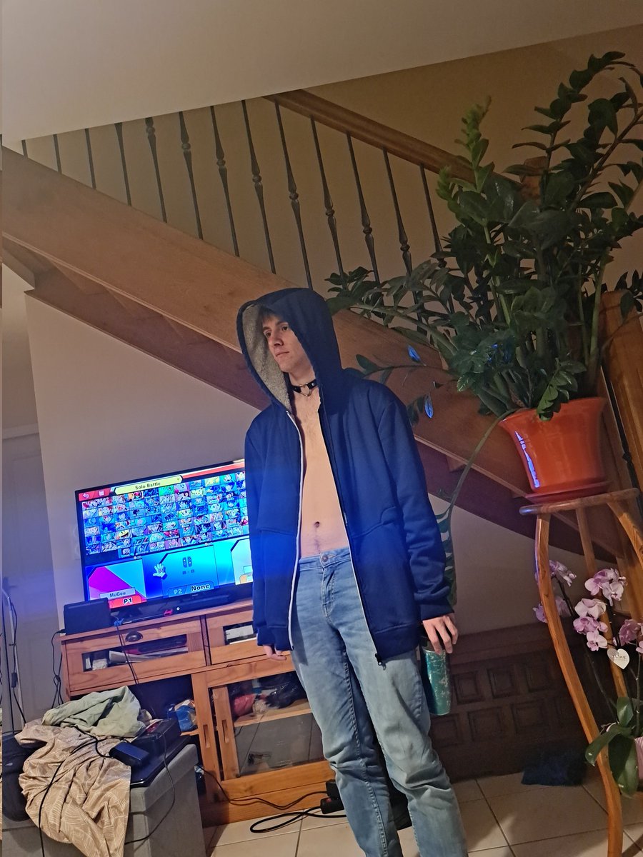 Sus le mangeur de colle tweet media