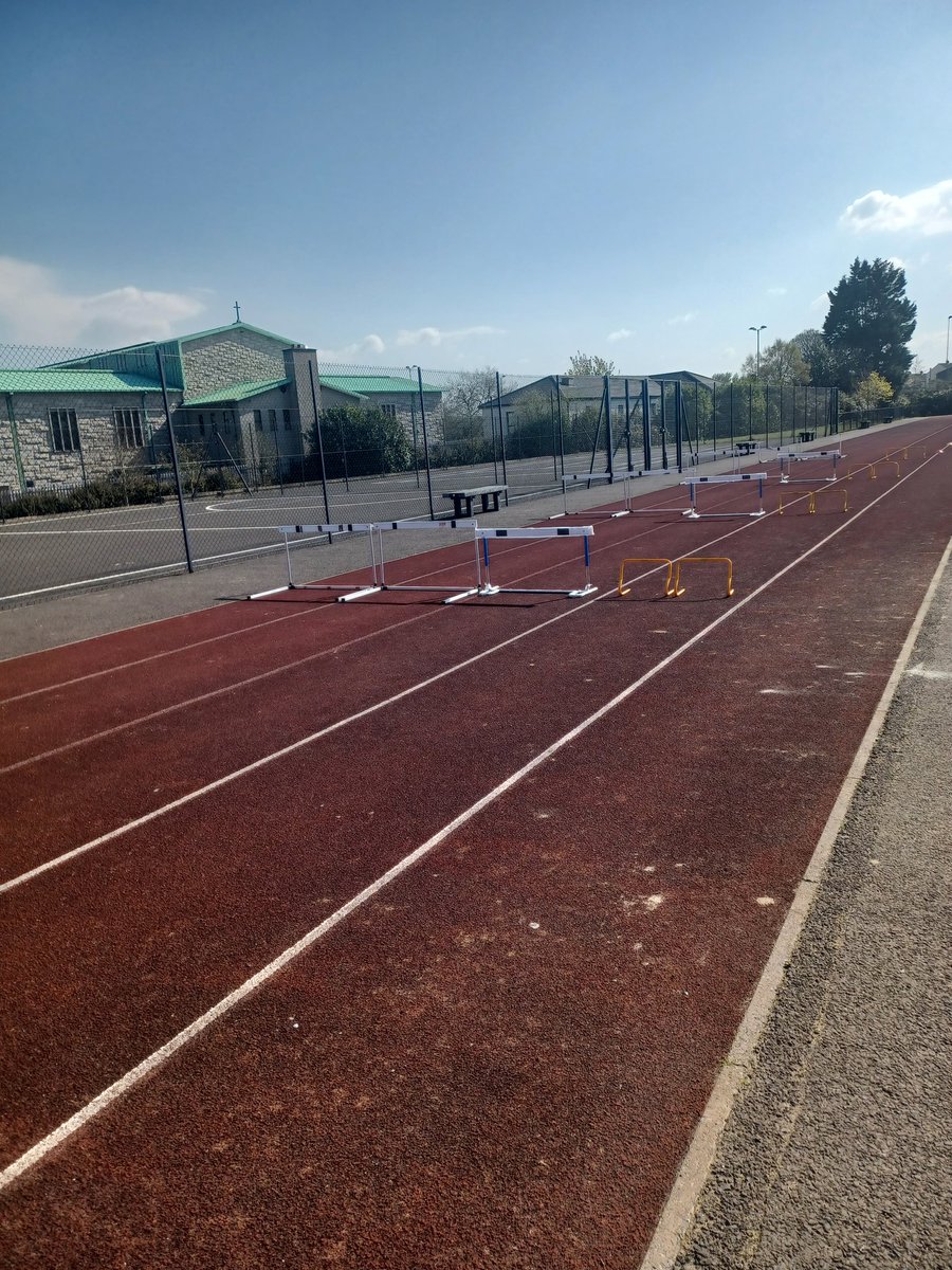 #FridayFundamentals
Athletics club today = hurdles and shot technique 🏃‍♀️ ☀️  #2weekstodistrictschools #AthleticClub #Fridaytraining #sportforall