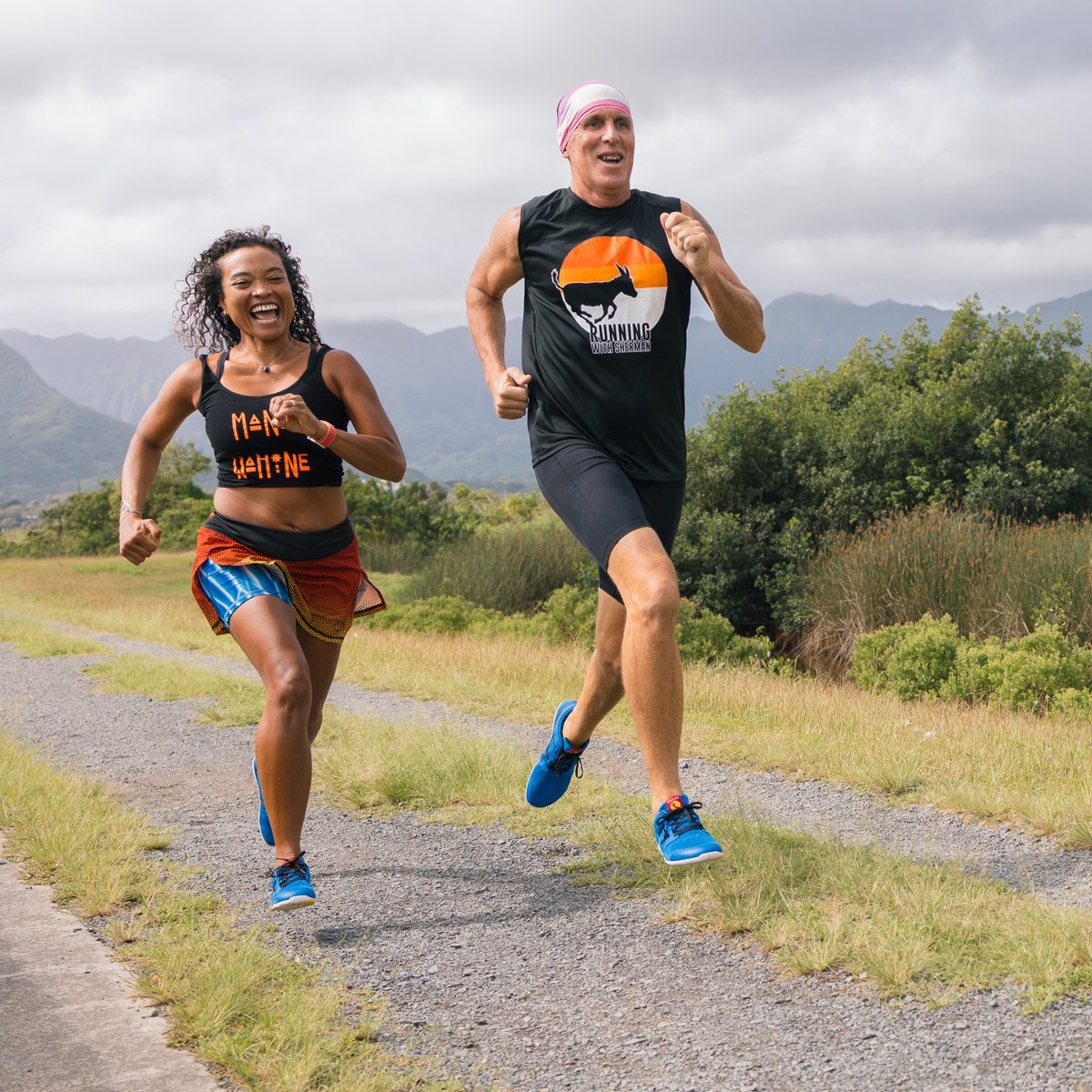 XeroShoes's tweet image. #borntorun2 authors picked their favorite shoe for natural running on roads.

“The sole grips like an ATV tire.” -  @ChrisMcDougall

“A perfect blend of natural performance &amp;amp; protection.” - @BornToRunCoach

Get the new Born to Run Zelen shoe: bit.ly/btr-tw

#XeroBTR