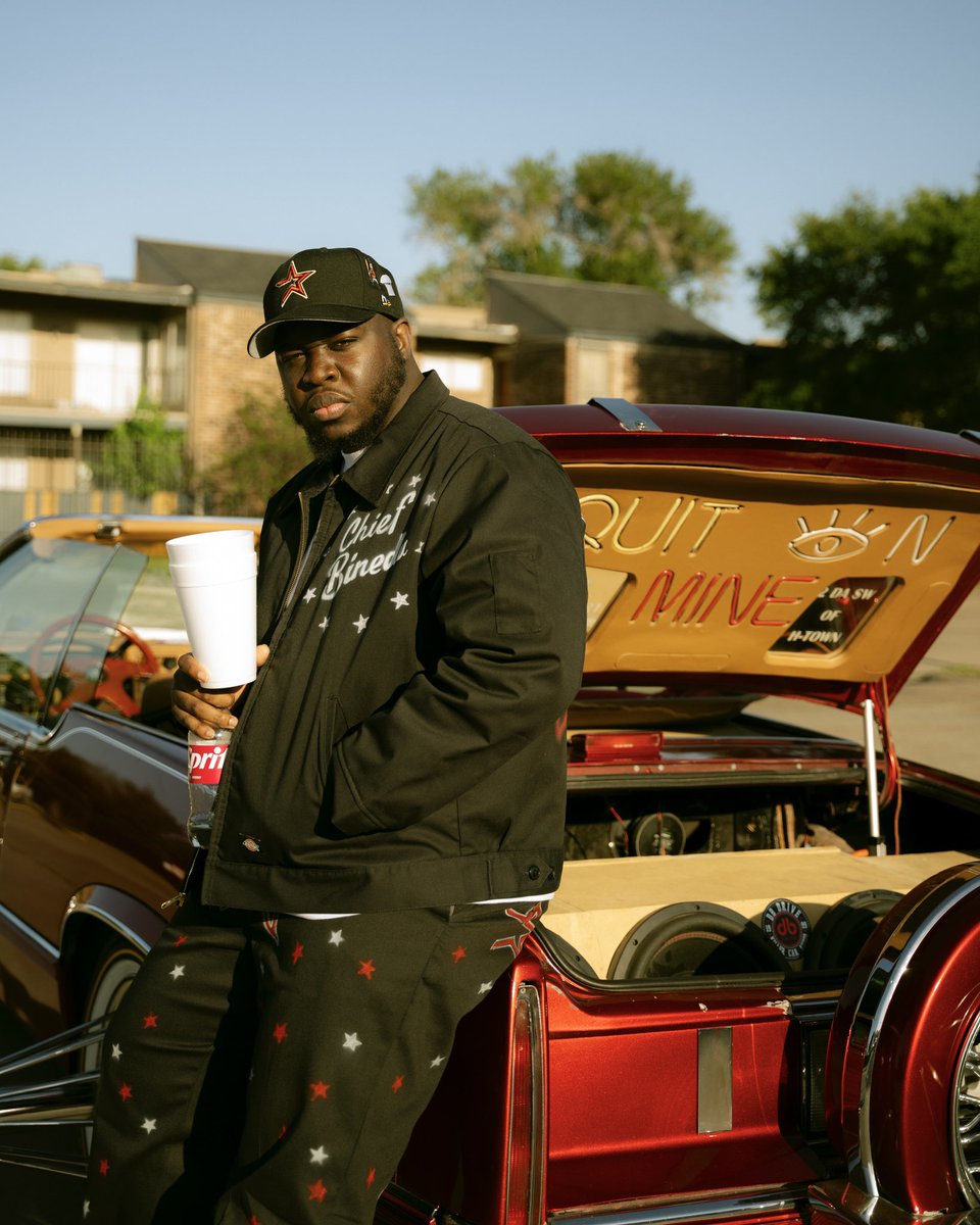 30! Went to the hood I came straight home to from the hospital and brought slabs through the bricks and did a photoshoot! This is 30!