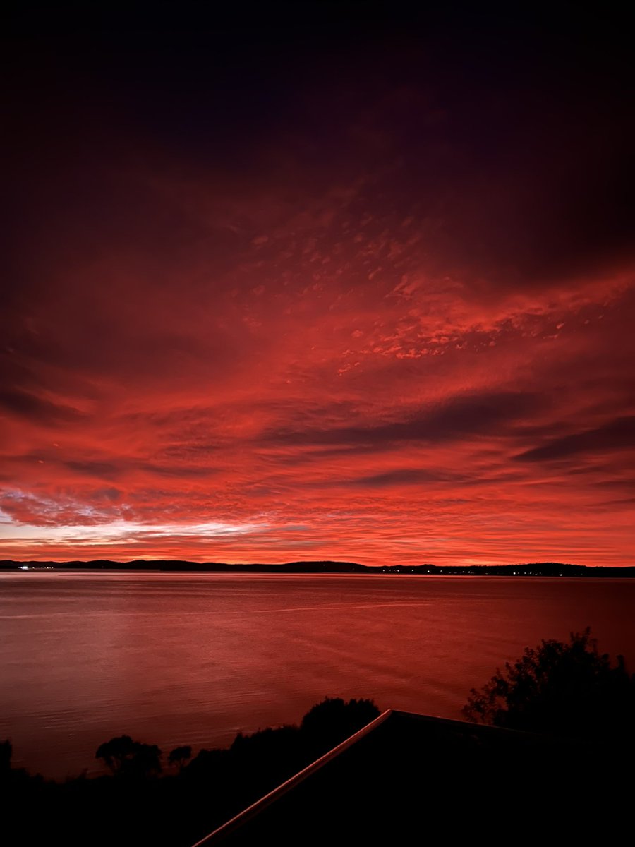 staceysp's tweet photo. Stunning sunrise this morning 

#sunrise #sunrisephotography #kingstonbeach #tasmania #australia #discovertasmania #hellokingborough #hobartandbeyond https://t.co/2mkolM0fyq
