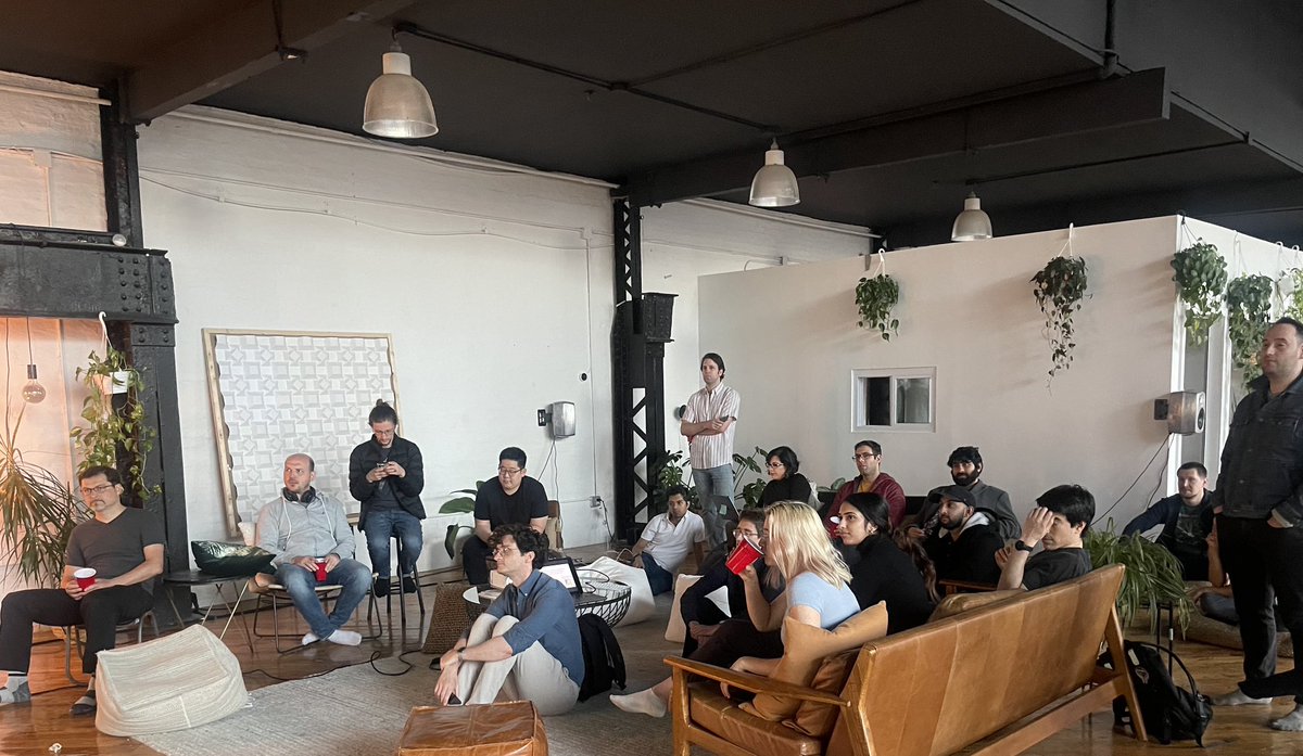 nityasnotes's tweet photo. First edition of lightning talks in nyc! Among my favourite events yet- more of these to come🧬 https://t.co/O1ZuIznBSN
