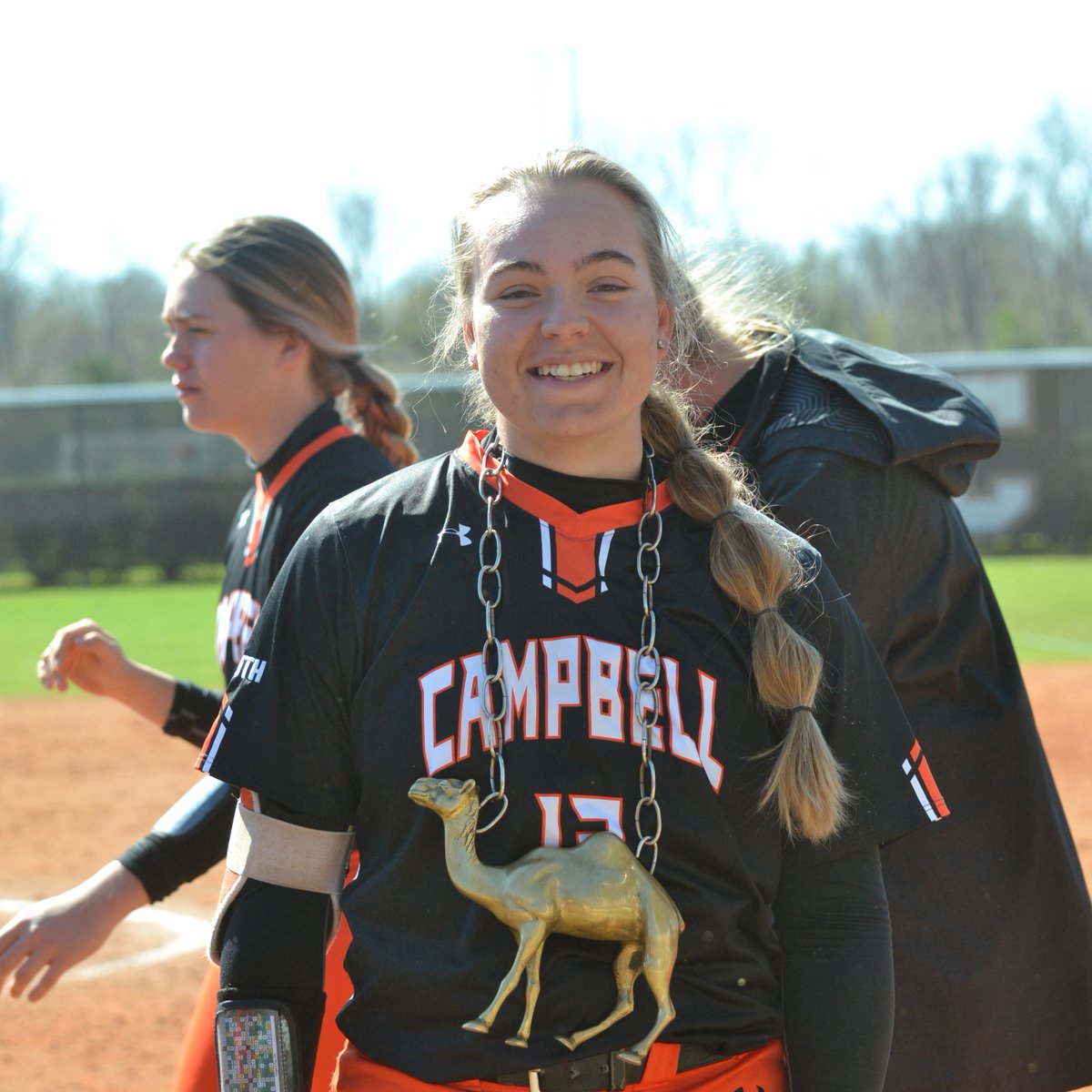 GoCamelsSB's tweet image. 𝐒𝐞𝐧𝐢𝐨𝐫 𝐒𝐩𝐨𝐭𝐥𝐢𝐠𝐡𝐭 ➡️📸 𝐂𝐥𝐚𝐮𝐝𝐢𝐚 𝐖𝐚𝐫𝐞

Join us for Senior Day tomorrow as we take on Radford in a doubleheader starting at 1 PM!

#OnTheClock | #RollHumps 🐪🥎