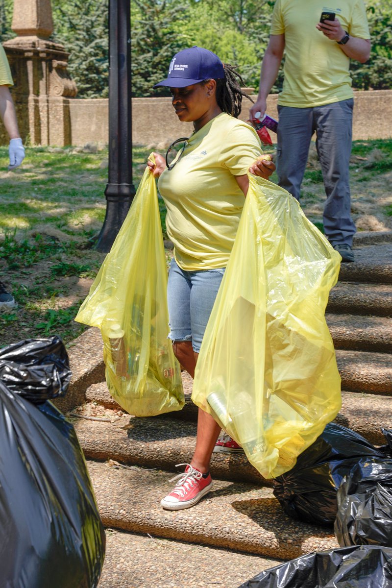 EJFrealestate's tweet photo. Thanks to all the volunteers for sweatin' it out in the hot sun today to make our Earth a little less trashy and a lot more classy!
#EarthDay #CleaningCrew #wmccai #ejfcares #ejfrealestate https://t.co/IJYlBgzgBn