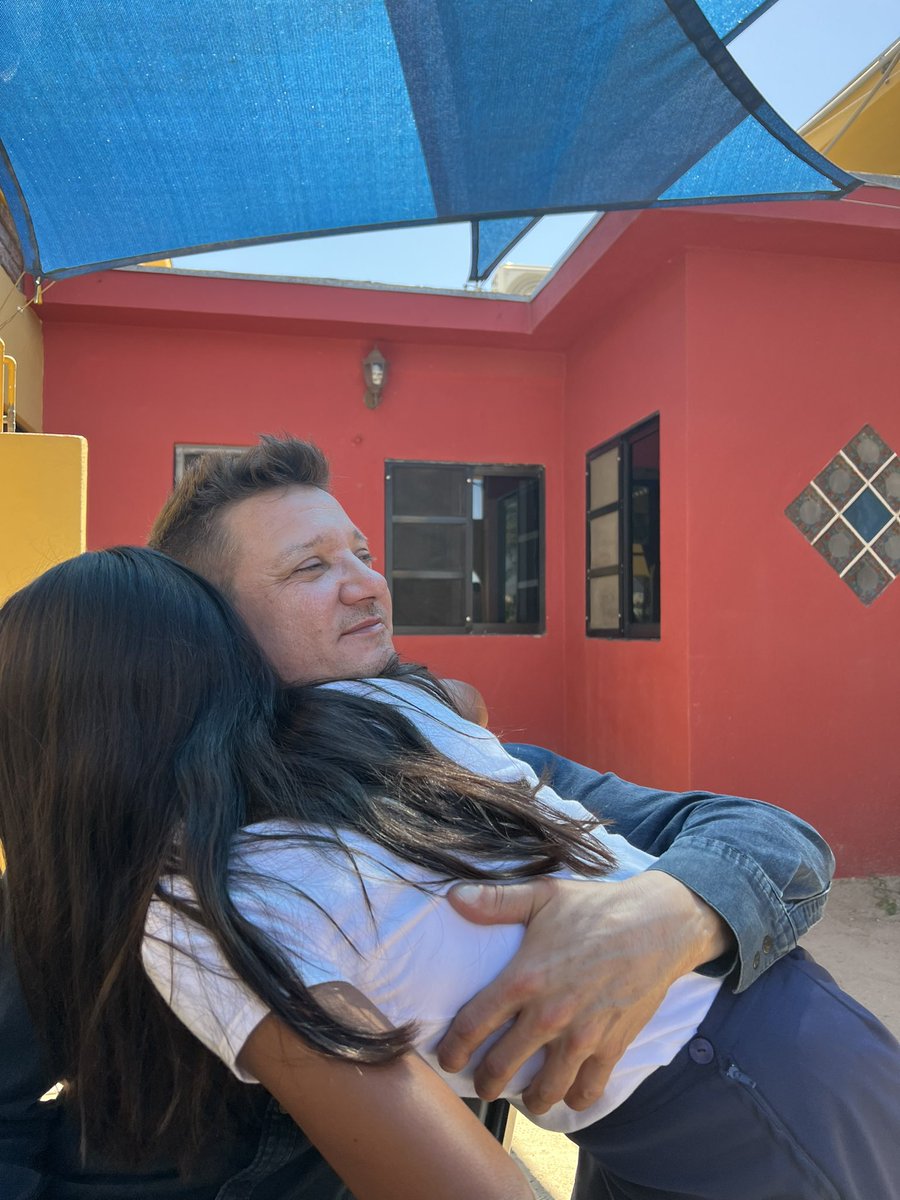 JeremyRenner's tweet photo. Bless these kids at the wonderful Casa Hogar children’s home !!   I’m so honored to be a part of their lives.     Wish you all an amazing weekend !!! https://t.co/zUV4JR9eYV