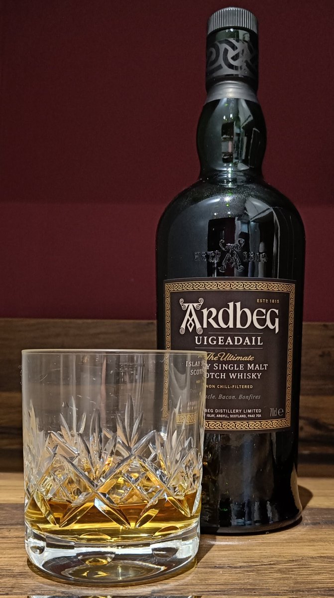 garryhunter's tweet image. It&apos;s been a long week yet the @Ardbeg Uigeadail makes everything good. Chocolate, spices, vanilla, honey, all wrapped up in smoky goodness. This is a true #properdram

#LifeIsGood #slàinte