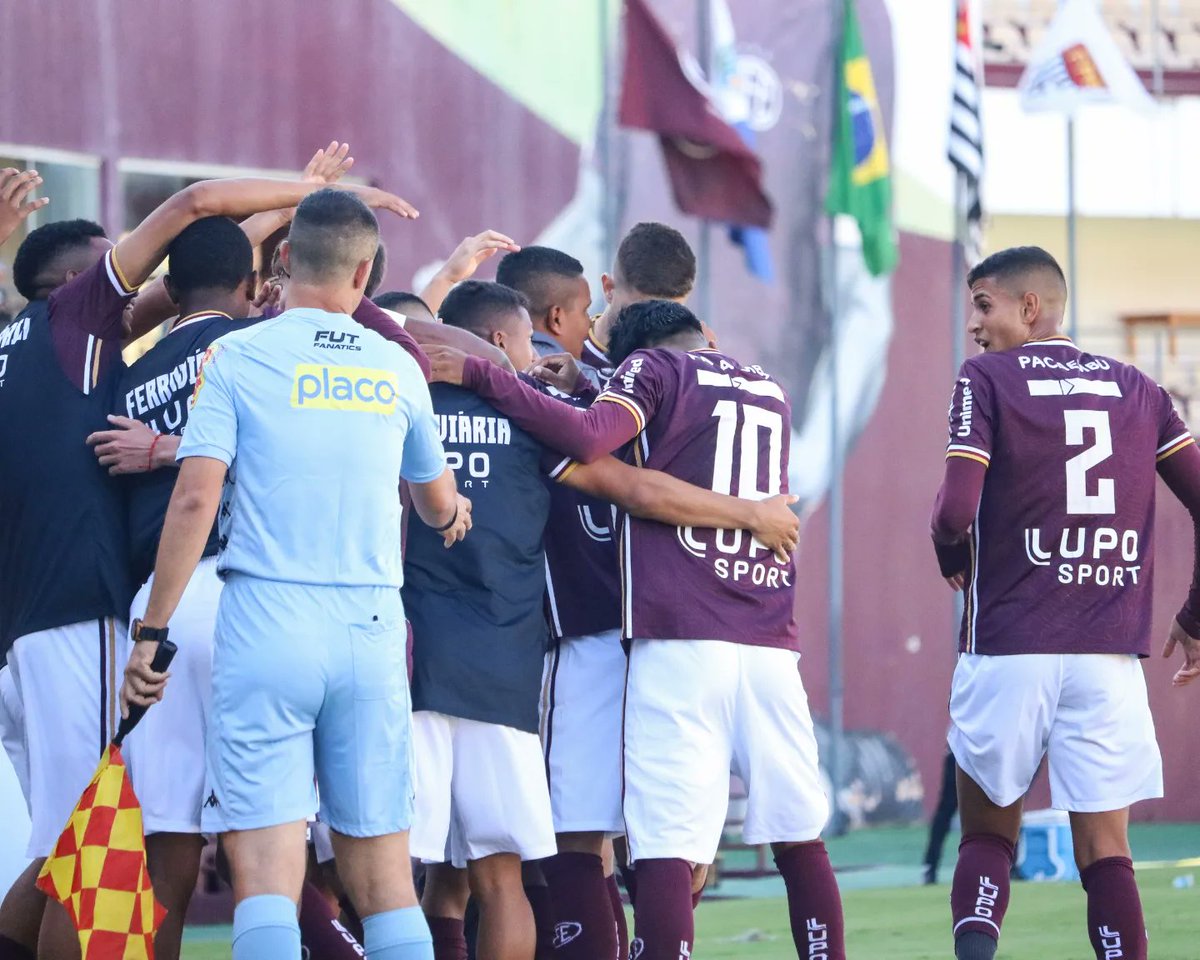 afeoficial's tweet photo. 👏🇱🇻🚂💨
Vitória grená!

Nesta sexta (21), a Ferroviária venceu o Novorizontino por 2 a 1, na Fonte Luminosa, pela segunda rodada do Paulista sub-20! Os gols da AFE foram marcados por Cantarelli e Pedro Fubá!

A Locomotiva está com 100% de aproveitamento: 2 jogos, 2 vitórias. https://t.co/jtGjjDExQk