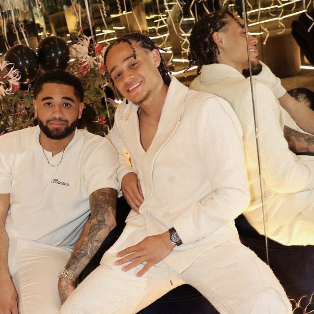 PolakGOAT's tweet photo. 🚨🚨X.Simons avec une montre PSG sur son nouveau post Insta 
CAMPOS RÉVEILLE TOI 🤬 https://t.co/3d5dAg5nFU