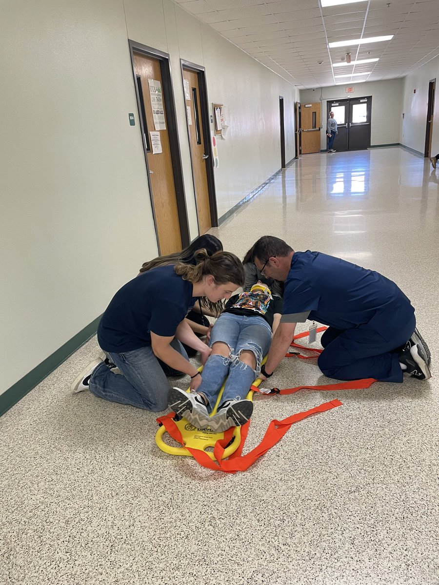 KennedaleCTE's tweet photo. KHS Health Science EMT students learning backboard skills! And having a little fun!!! #CTE @urkhsprincipal https://t.co/a5VLeg2wvH